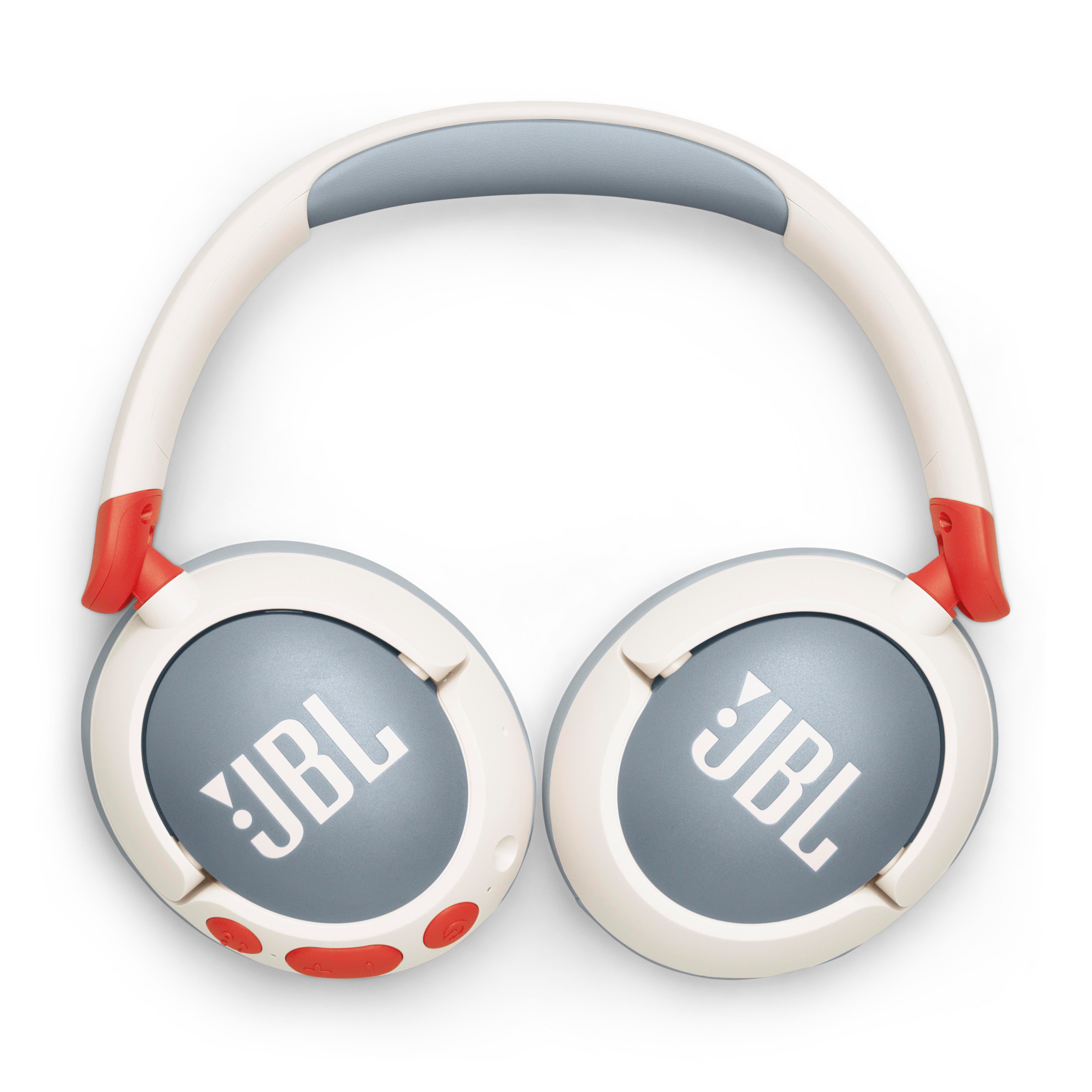 Weiß-graue JBL-Kopfhörer mit orangefarbenen Knöpfen. JBL-Logo auf den Ohrmuscheln.