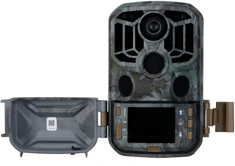 Une caméra de camouflage avec un écran et des commandes, la porte est ouverte.