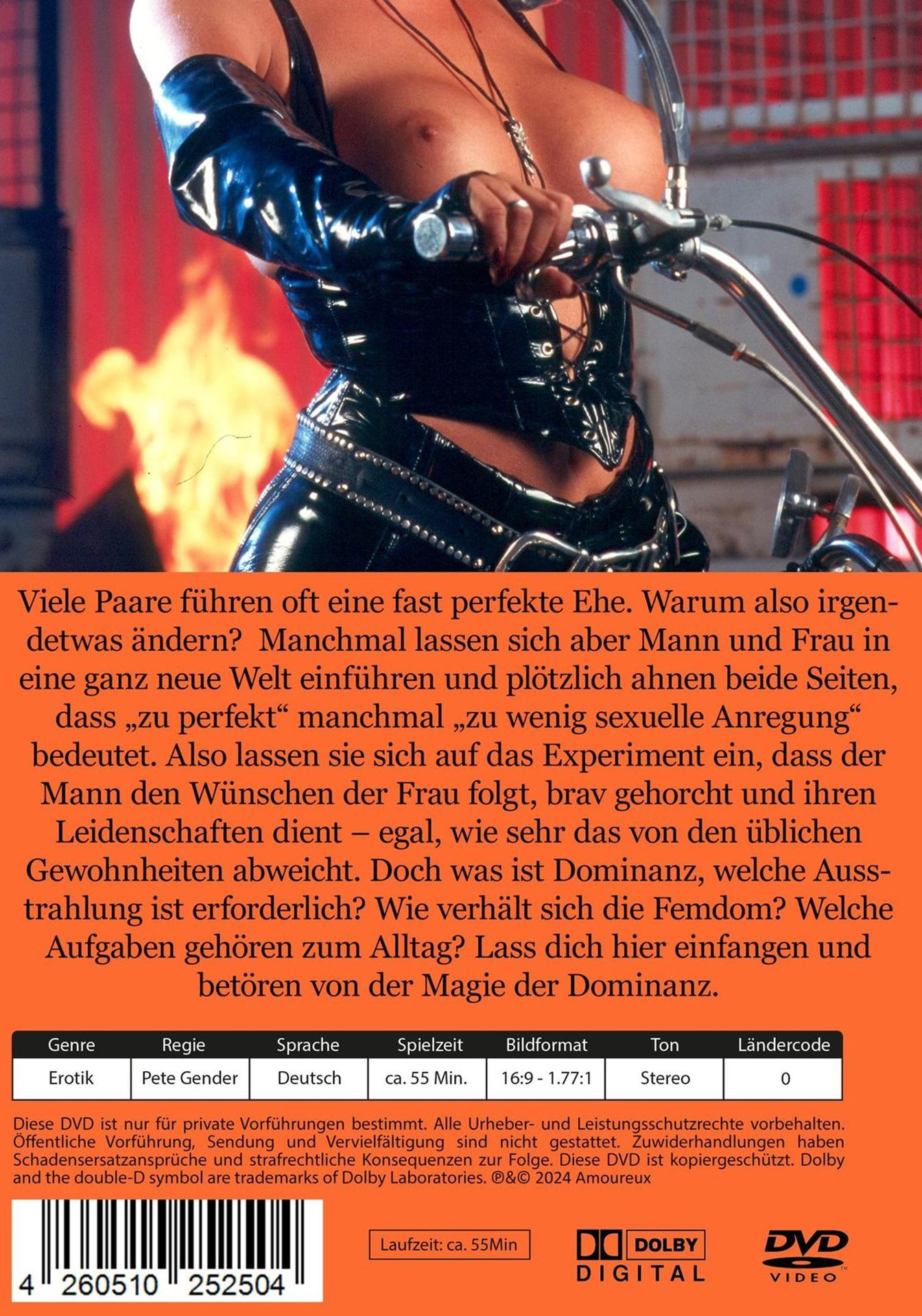 Frau in Leder-Outfit auf Motorrad, Text auf der Rückseite des Films in deutscher Sprache.