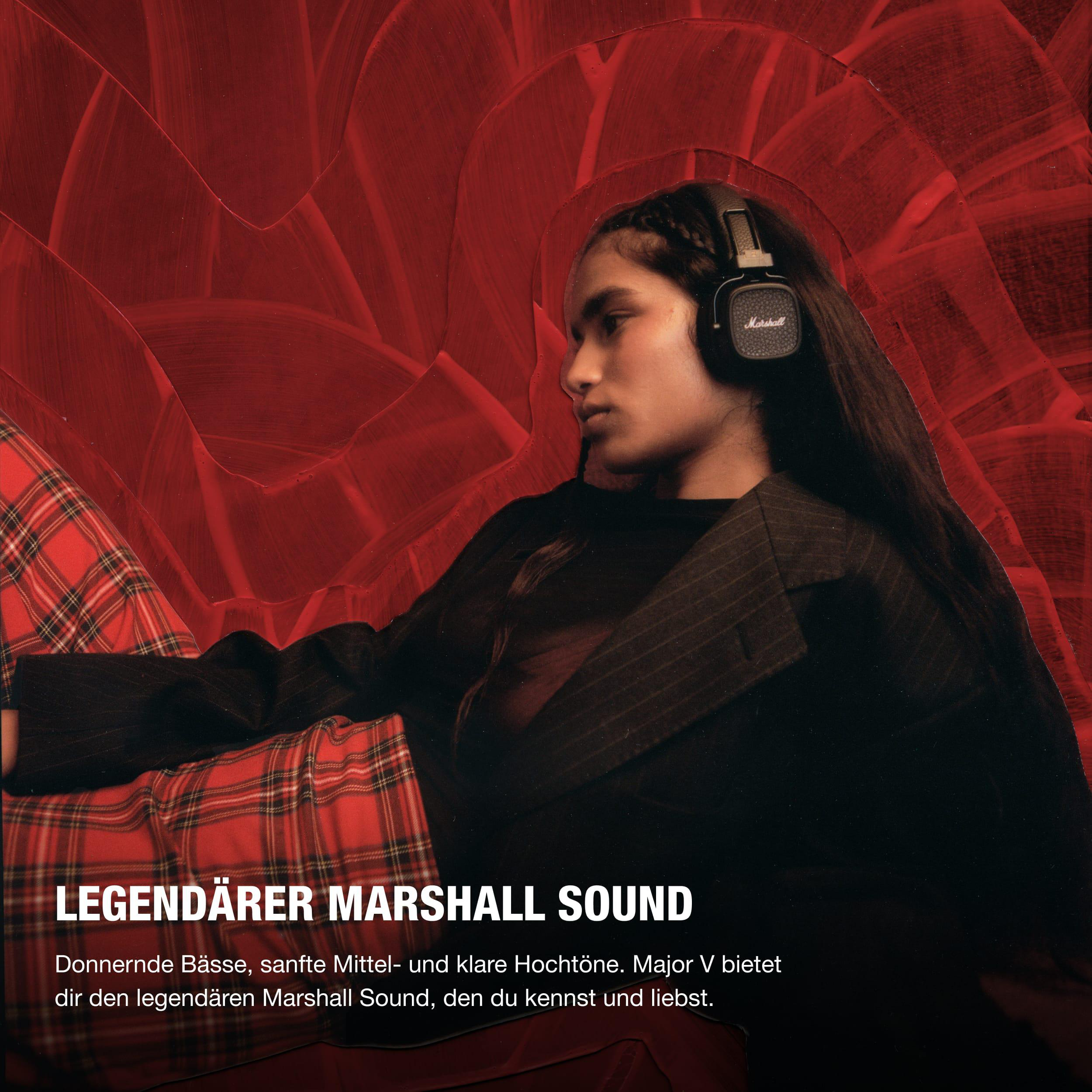 Frau mit Kopfhörern, mit Text über Marshall-Sound.