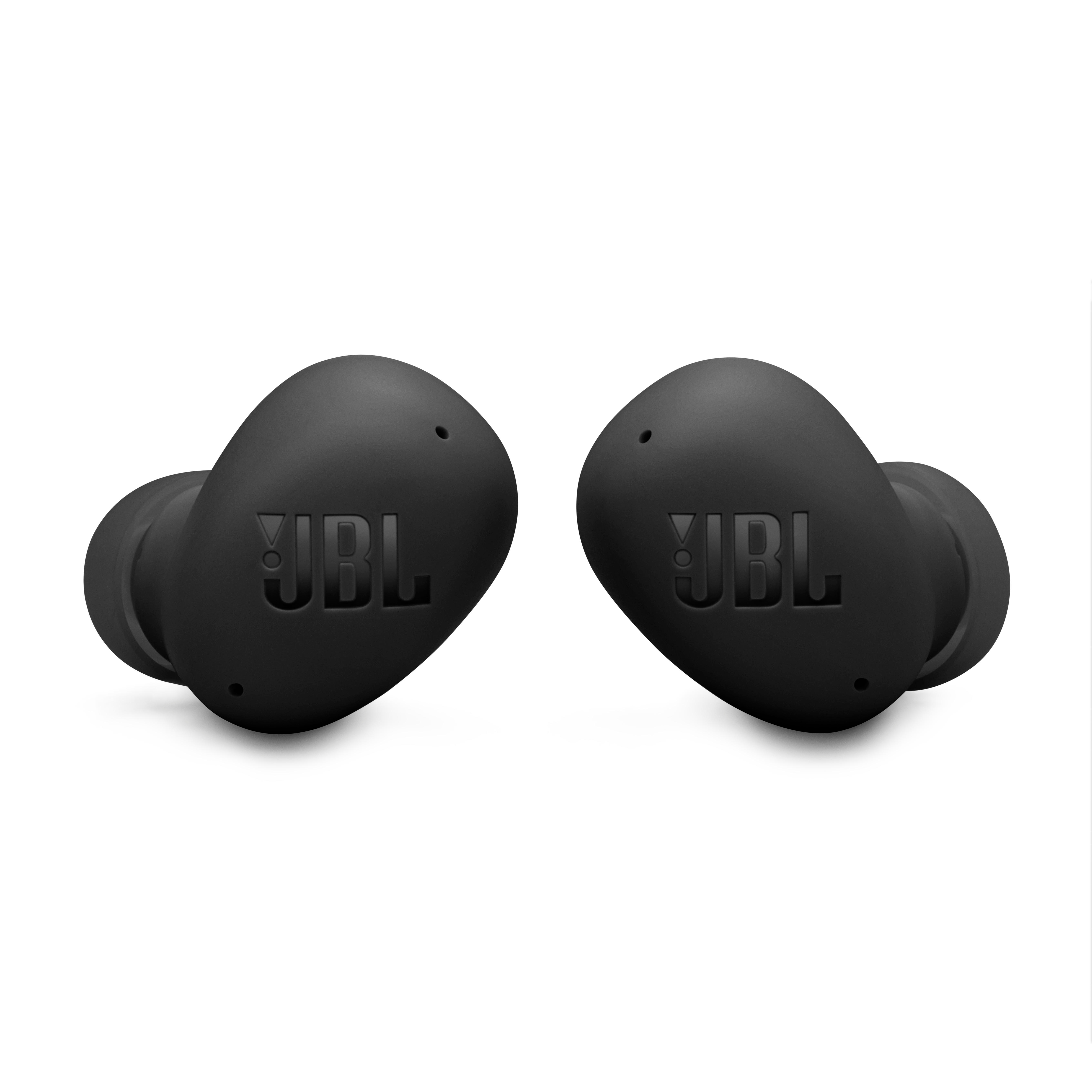 Zwei schwarze JBL-Ohrhörer nebeneinander auf weißem Hintergrund. Das JBL-Logo ist sichtbar.