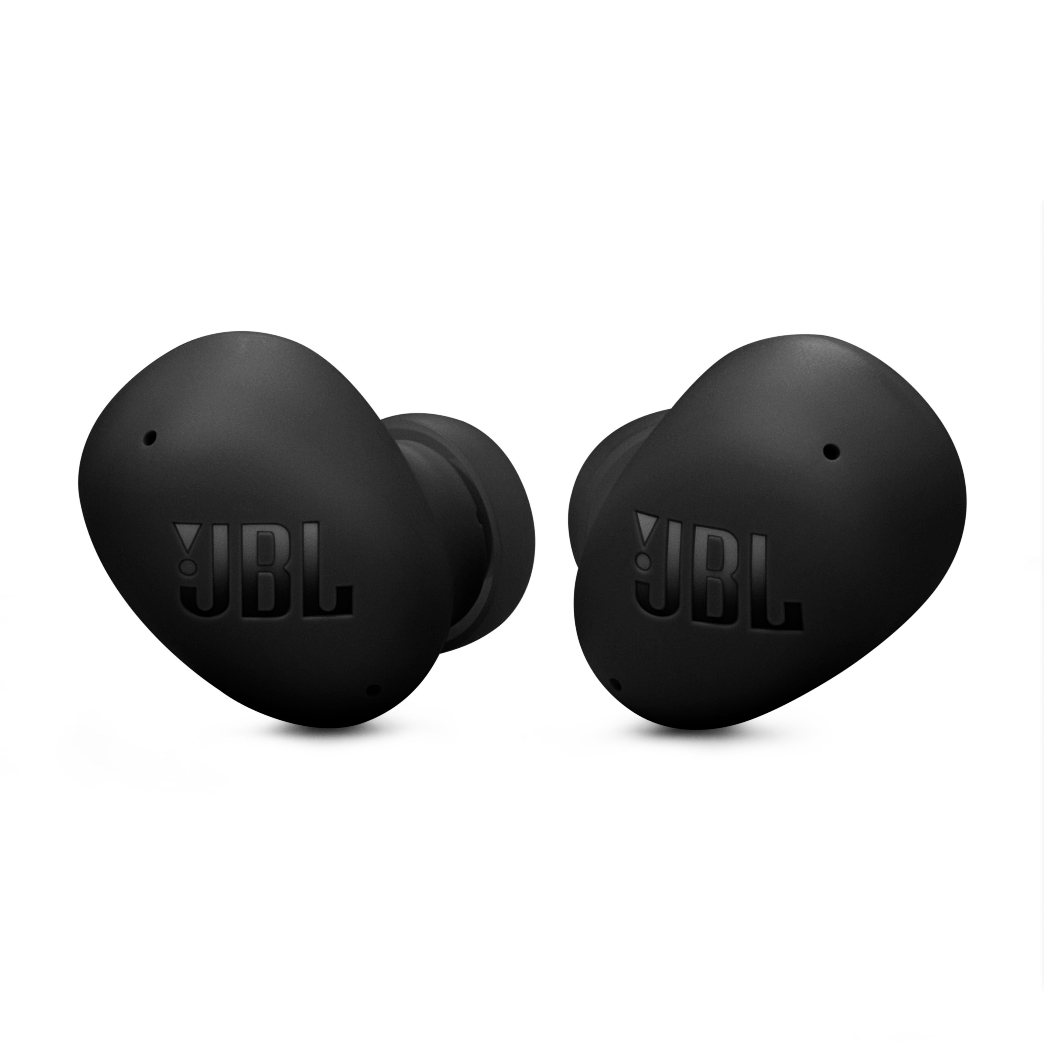 Zwei schwarze JBL-Ohrhörer auf weißem Hintergrund. Jeder hat das JBL-Logo.