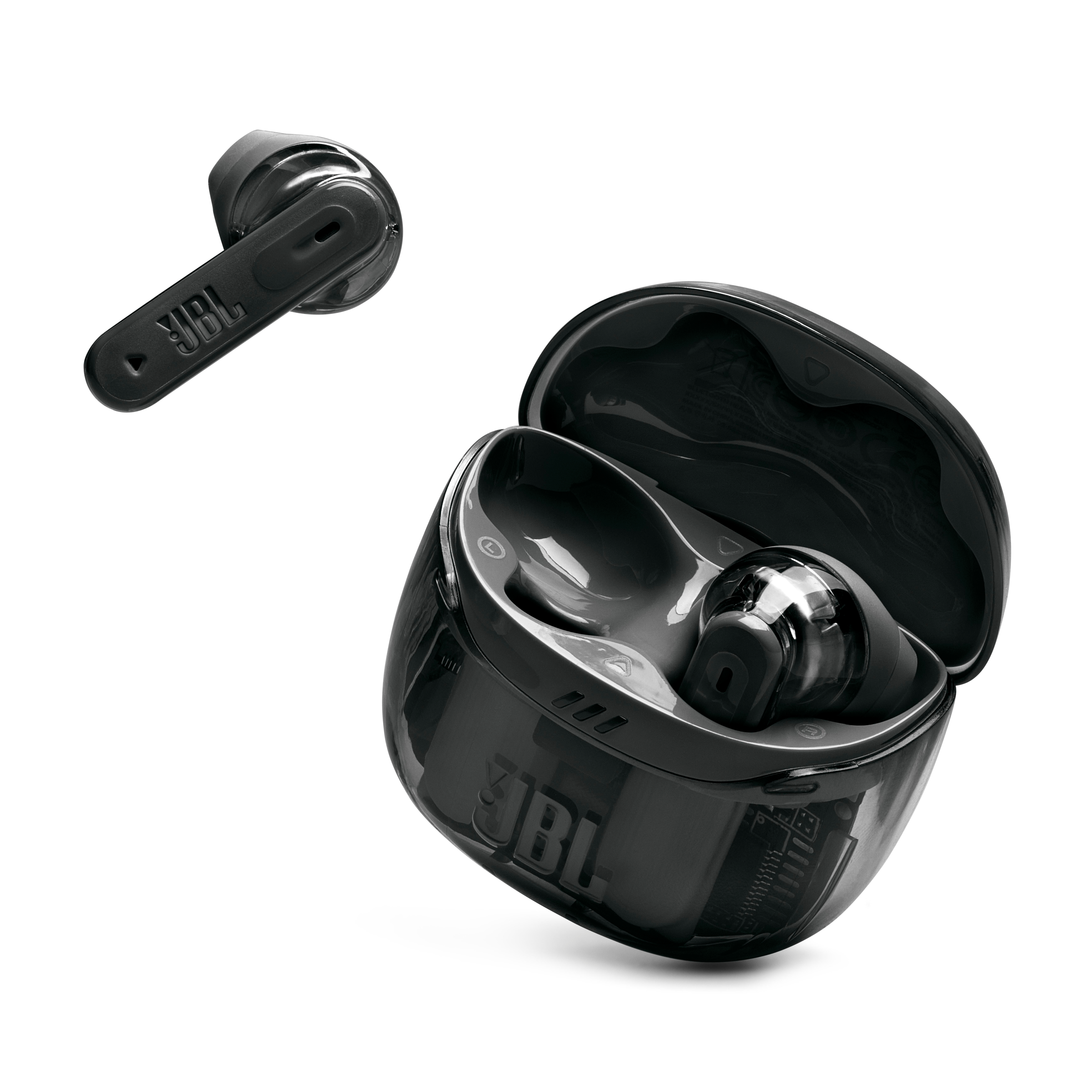 Schwarze JBL Ohrhörer und Ladecase. Das Case ist geöffnet und zeigt die Ohrhörer.