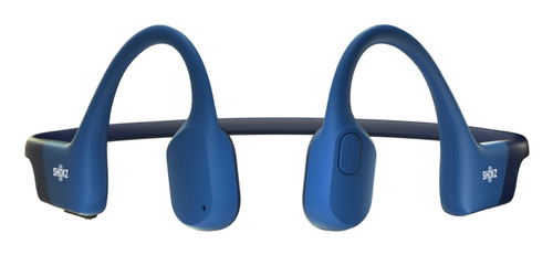 Auriculares de conducción ósea Shokz azules, vista de cerca, aislados en blanco.
