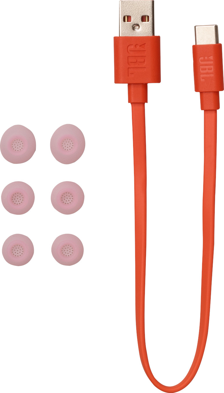 Oranges USB-Kabel, rosa Ohrtips, weißer Hintergrund.