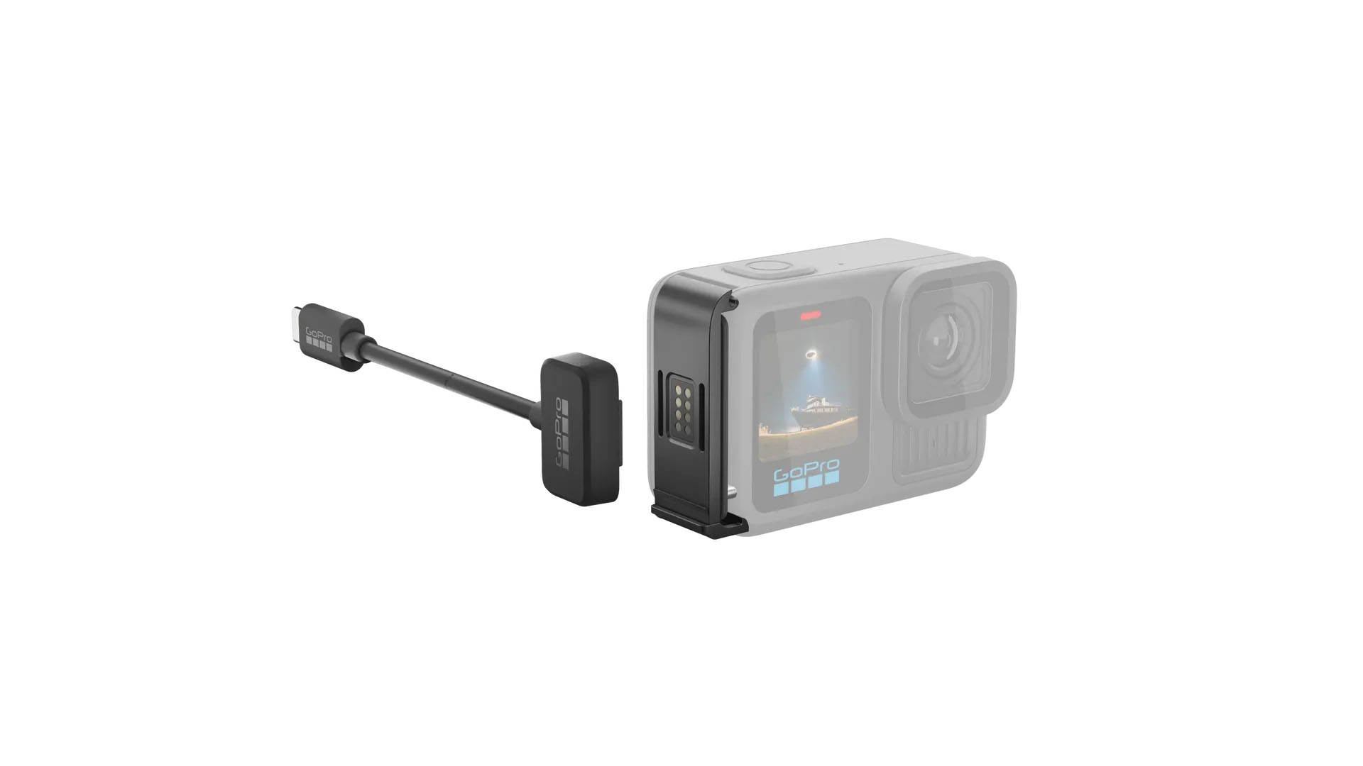 Takılı siyah modül ve kablo ile GoPro kamerası. Arka plan beyaz.