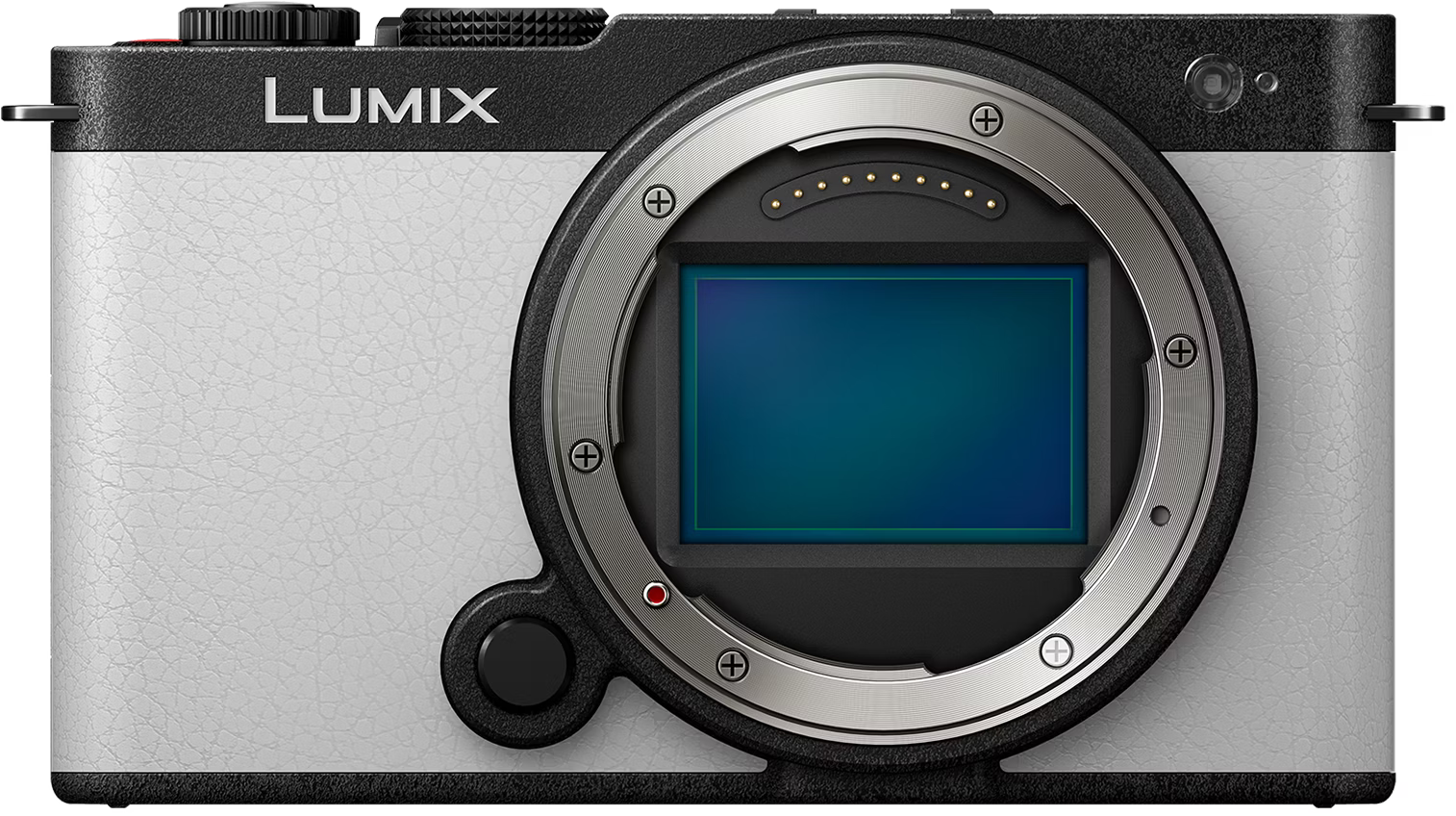 Un appareil photo Lumix avec un corps blanc, un dessus noir et une monture d'objectif. L'objectif est ouvert, révélant un capteur bleu-vert.