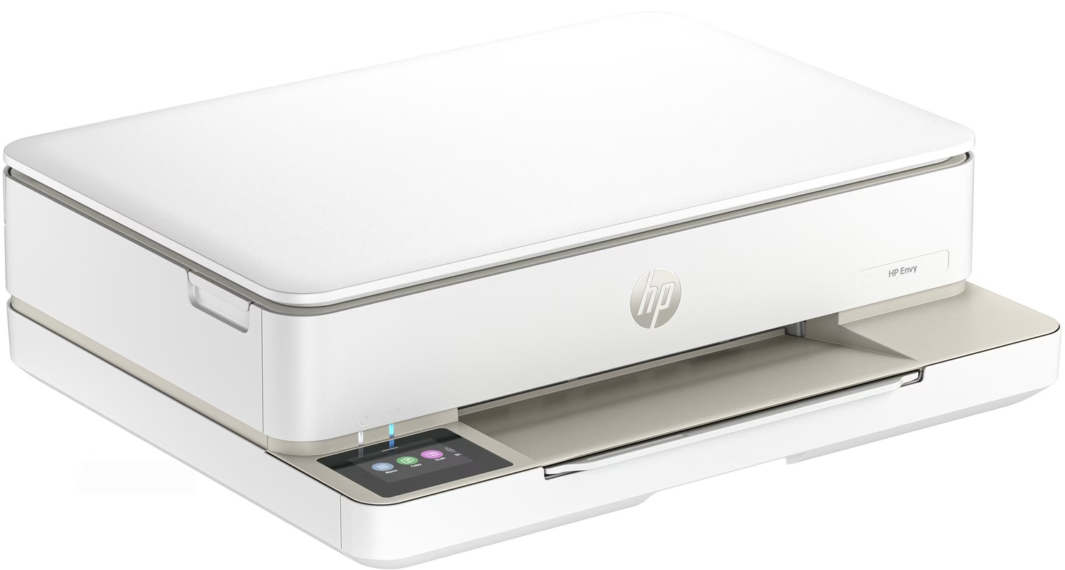 Una stampante HP Envy bianca con schermo a colori e vassoio carta.