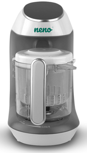 Biało-szary blender do jedzenia dla dzieci, z przezroczystym pojemnikiem i uchwytem. Białe tło.