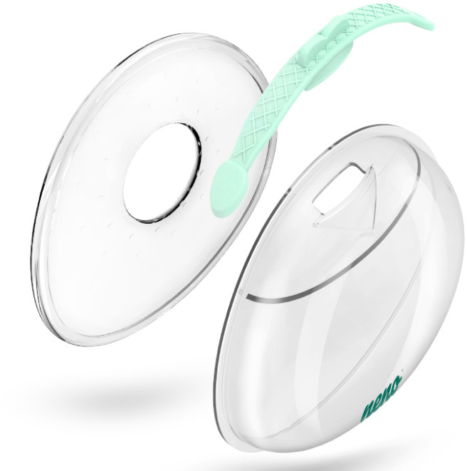 Dwie przezroczyste osłony laktatora, jedna otwarta, oraz jasnozielony element zaworu, na białym tle.