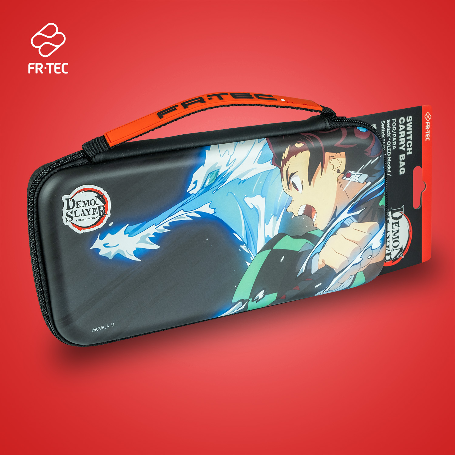 Schwarze und orangefarbene Demon Slayer Switch-Tragetasche, roter Hintergrund.