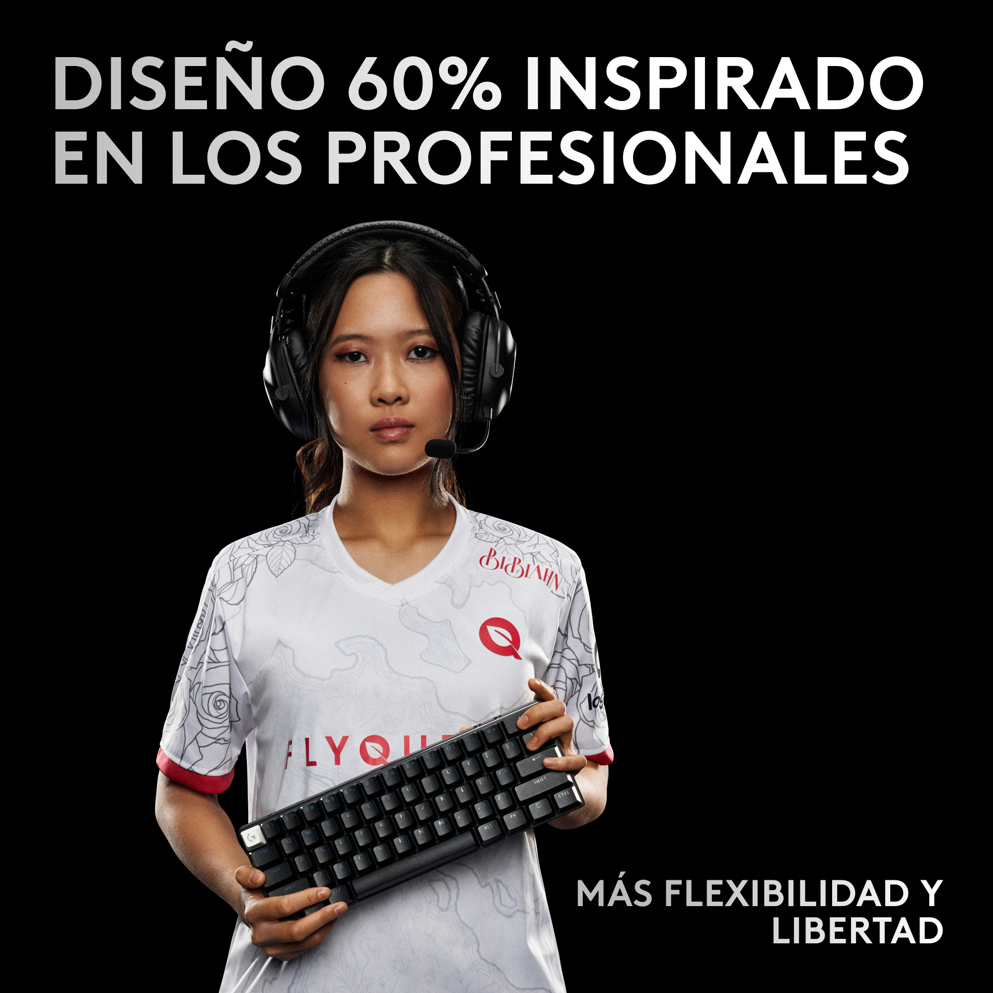 Mujer sosteniendo un teclado negro pequeño. Texto: Diseño 60% inspirado en profesionales.