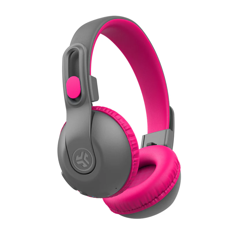 Graue und rosa Kopfhörer, schräge Ansicht. Die Ohrmuscheln sind rosa, das Kopfband grau und rosa.