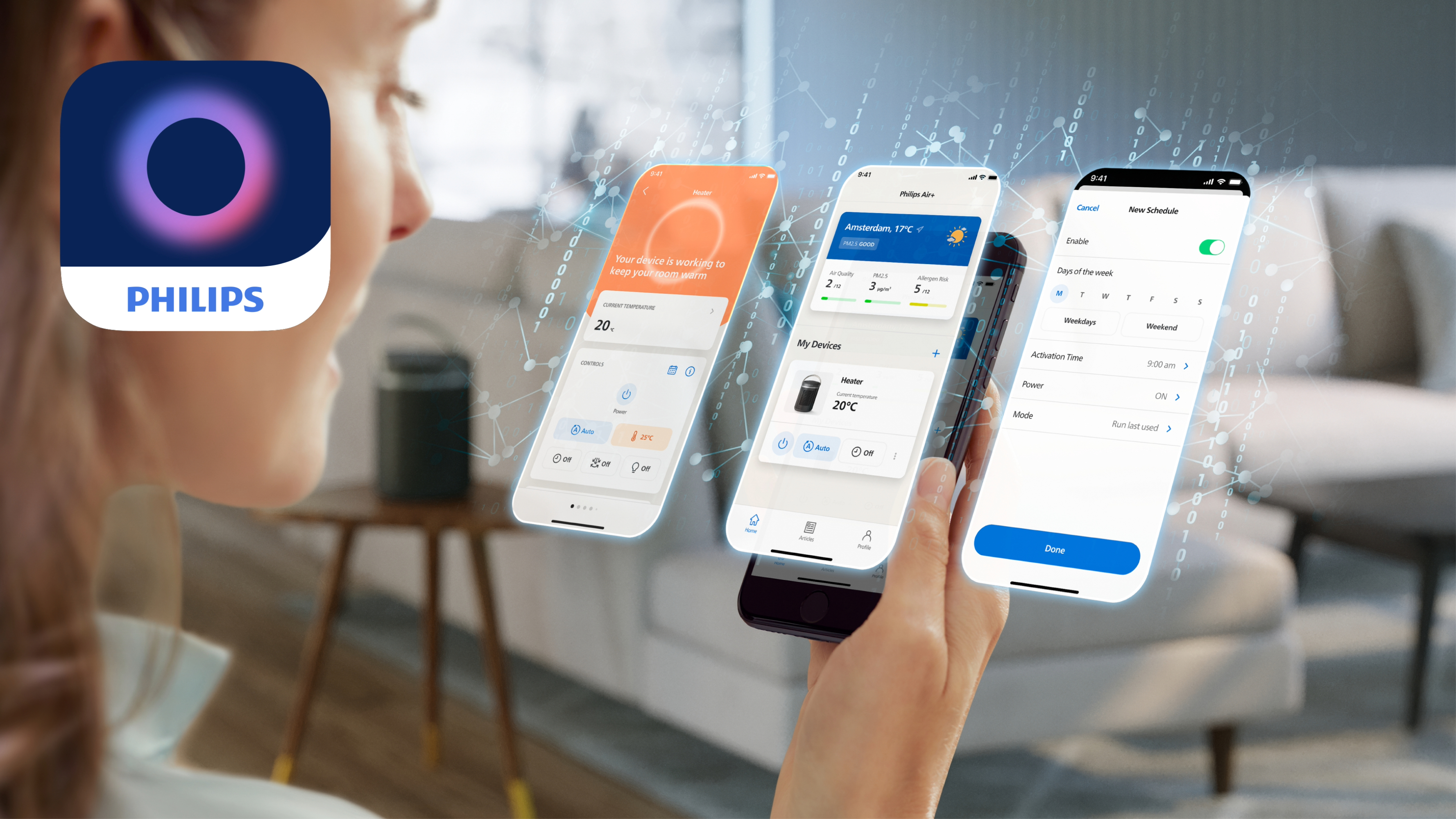 Una mujer usando un teléfono con la aplicación Philips Smart Home en la pantalla.