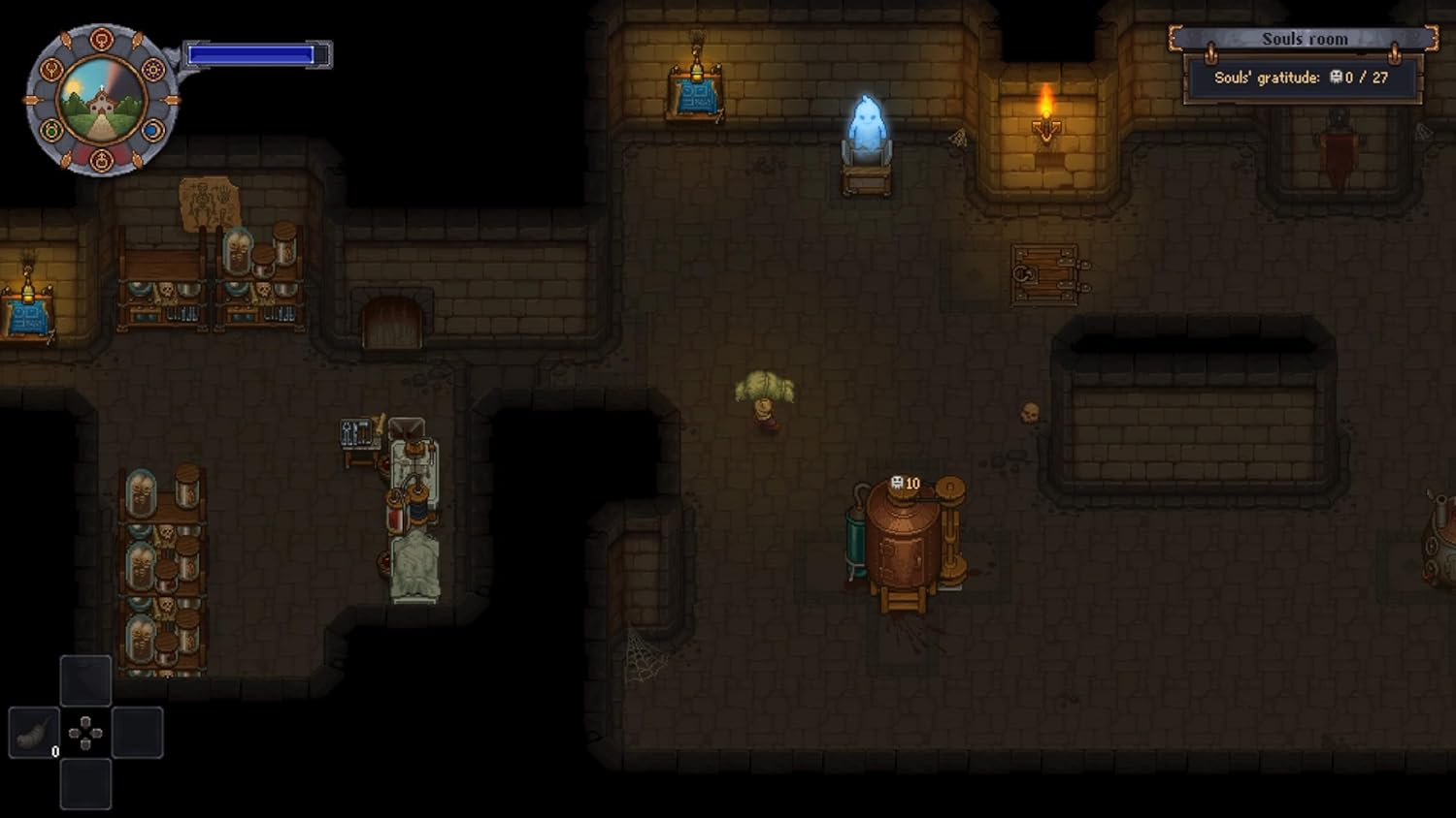 Vista cenital de una escena de juego pixelada con un personaje, muebles y objetos.
