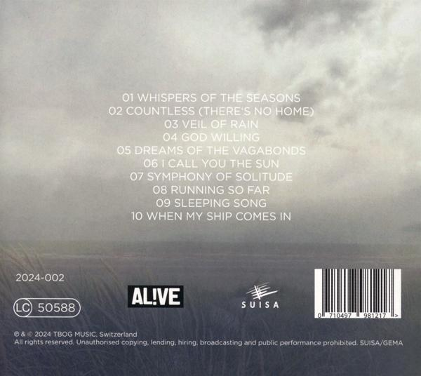 CD-Rückseite mit Titelliste, Barcode und Logos auf bewölktem Himmel.