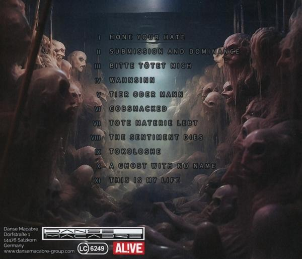 CD-Cover mit einem Horror-Bild von vielen Gesichtern und Text.
