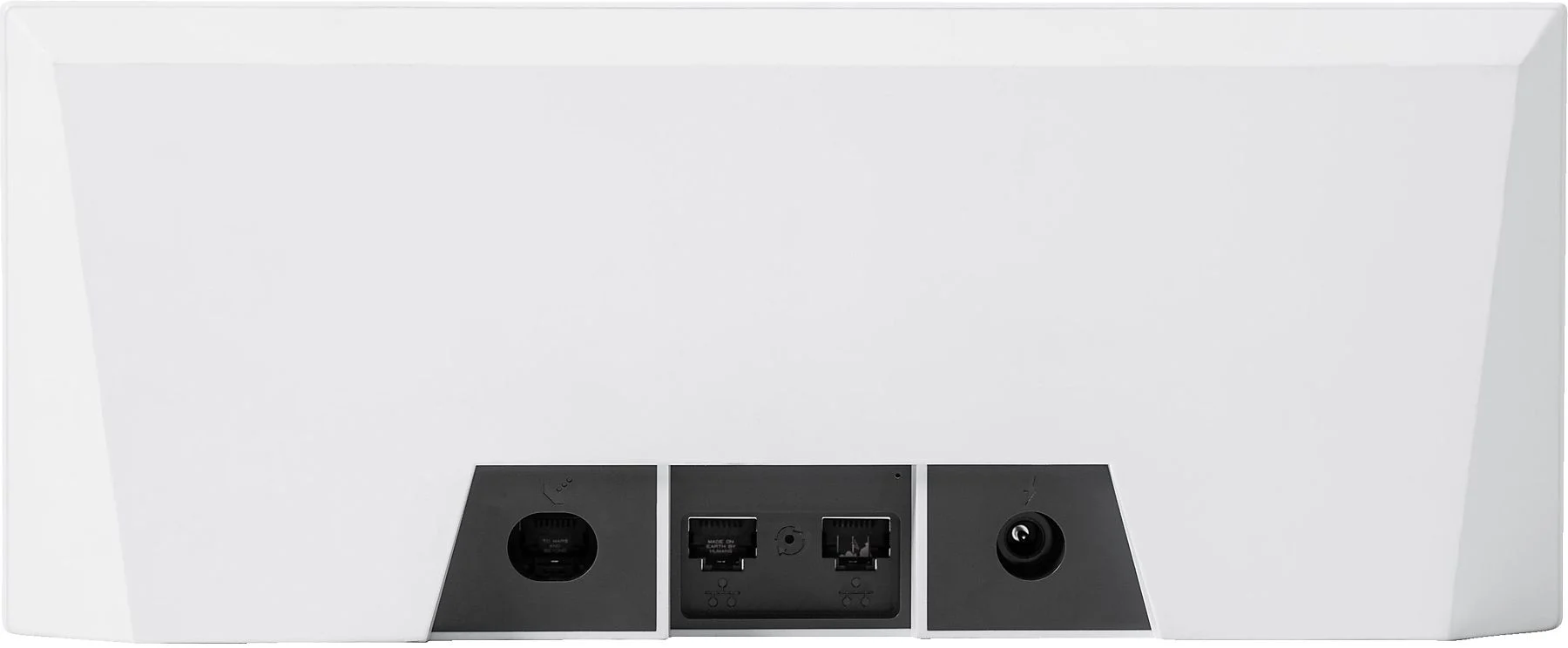Vista posteriore di un dispositivo bianco con porte, tra cui una di alimentazione ed Ethernet.