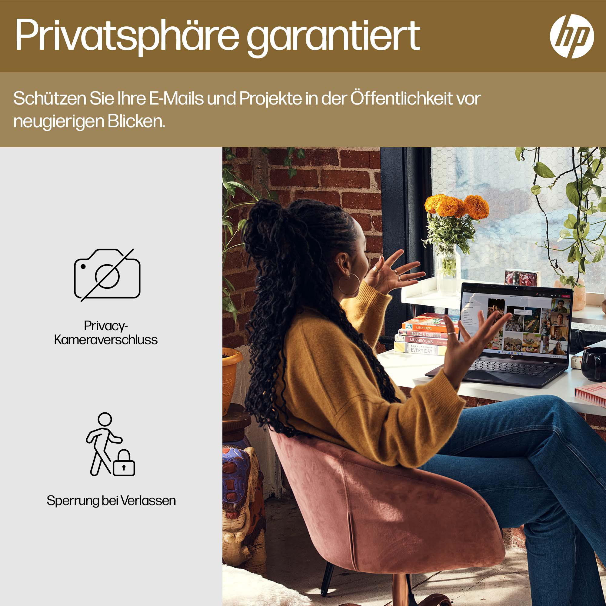 Eine Frau arbeitet an einem Laptop. Text lautet 'Privatsphäre garantiert'. Kamera-Icon gezeigt.