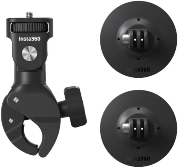 Montura de cámara Insta360 negra con una abrazadera y tres bases circulares.