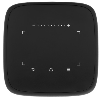 Czarne urządzenie z powierzchnią dotykową i różnymi przyciskami.