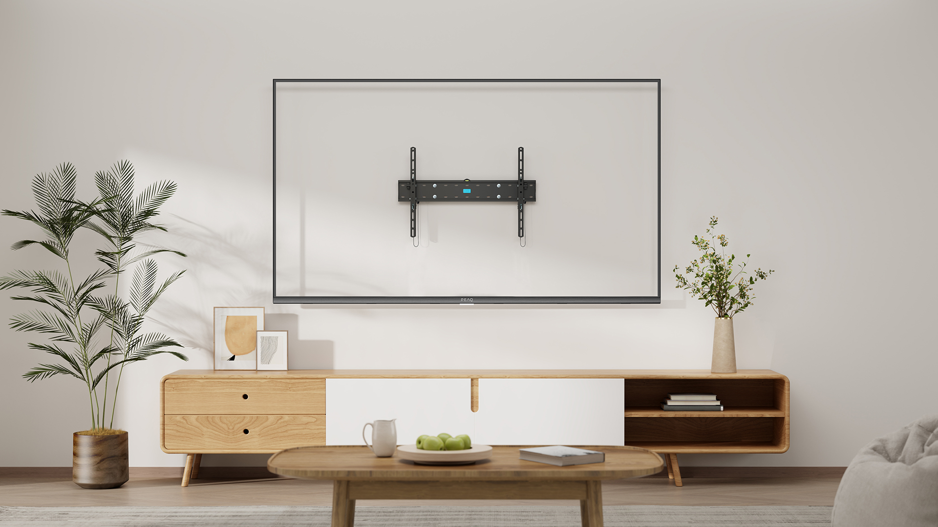 Un salon avec une télévision murale, un meuble en bois et une table basse.
