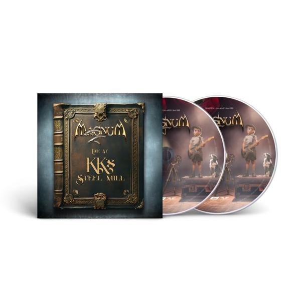 Ein CD-Set mit einem buchähnlichen Cover und zwei CDs mit dem Namen einer Band darauf.