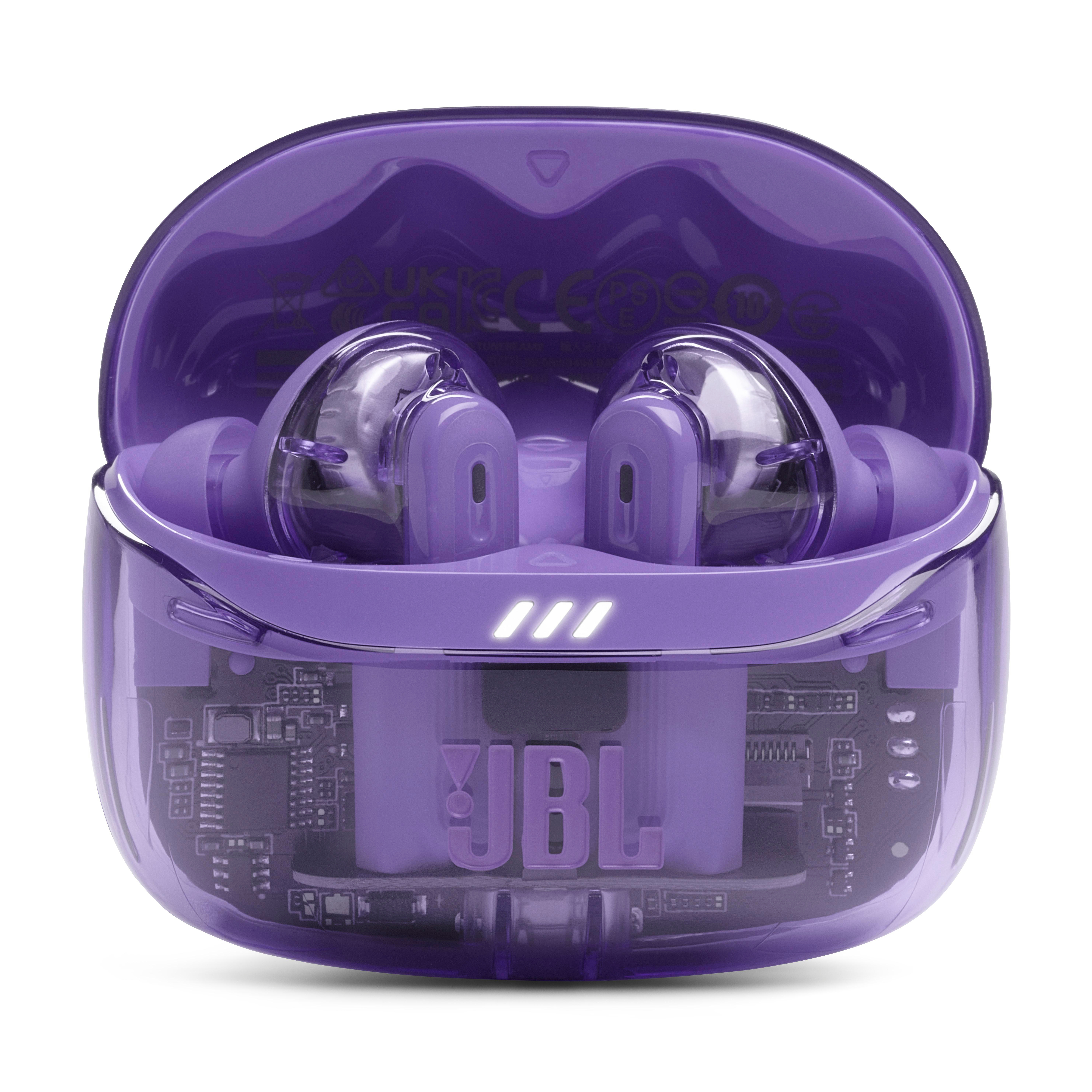 Lila transparente Kopfhörer mit Ladecase, JBL-Logo sichtbar.