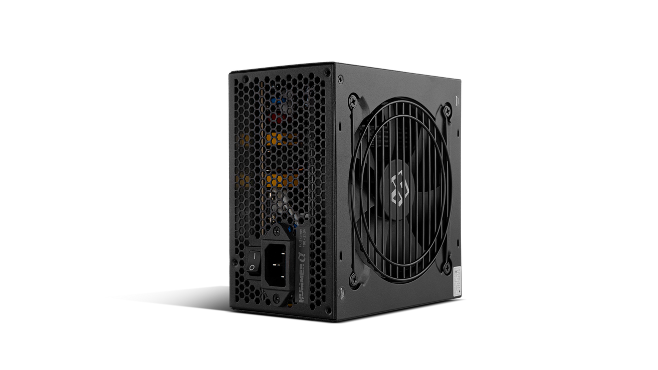 Una fuente de alimentación negra con un ventilador y múltiples conectores sobre un fondo negro.
