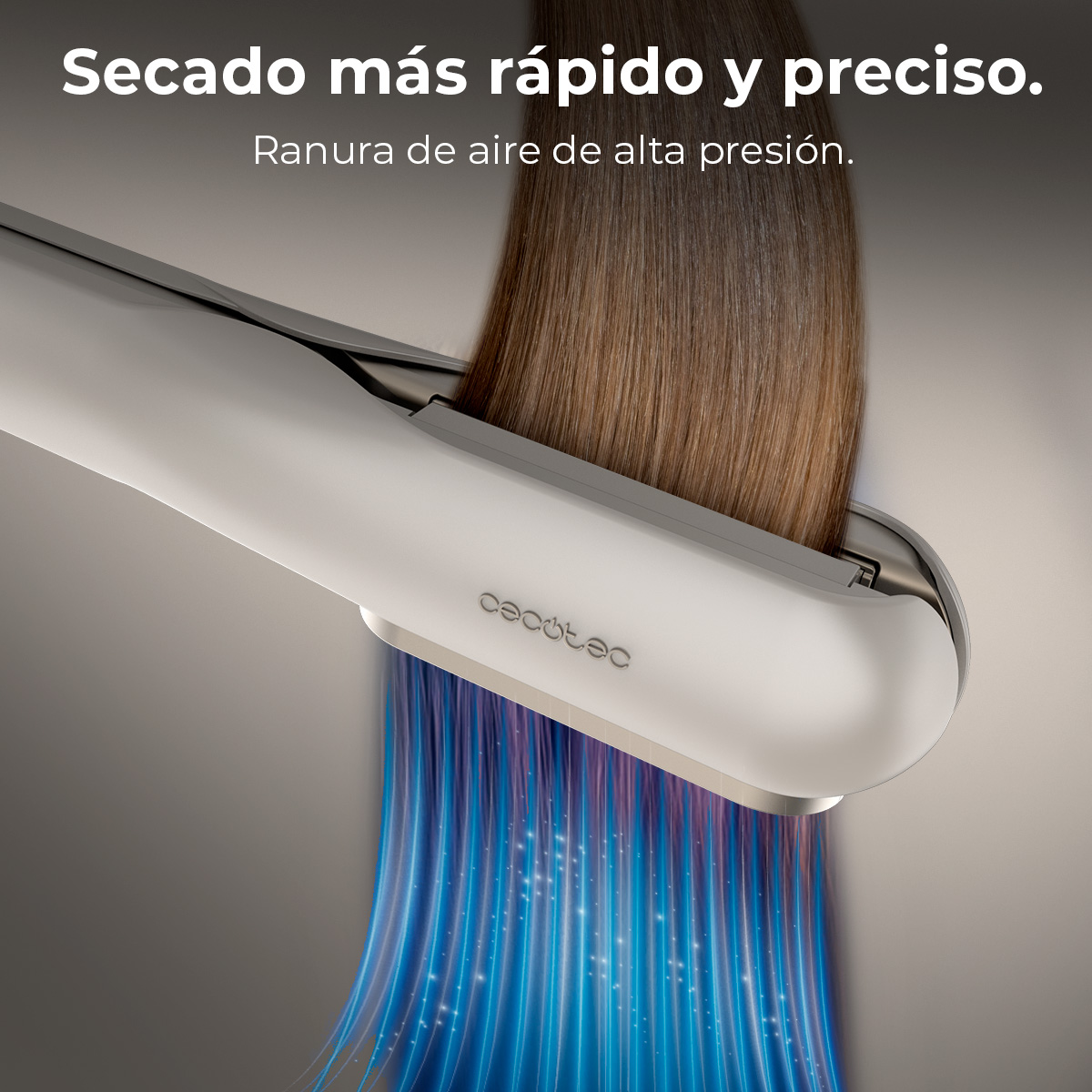 Plancha de pelo con flujo de aire azul, pelo en el medio, fondo gris.