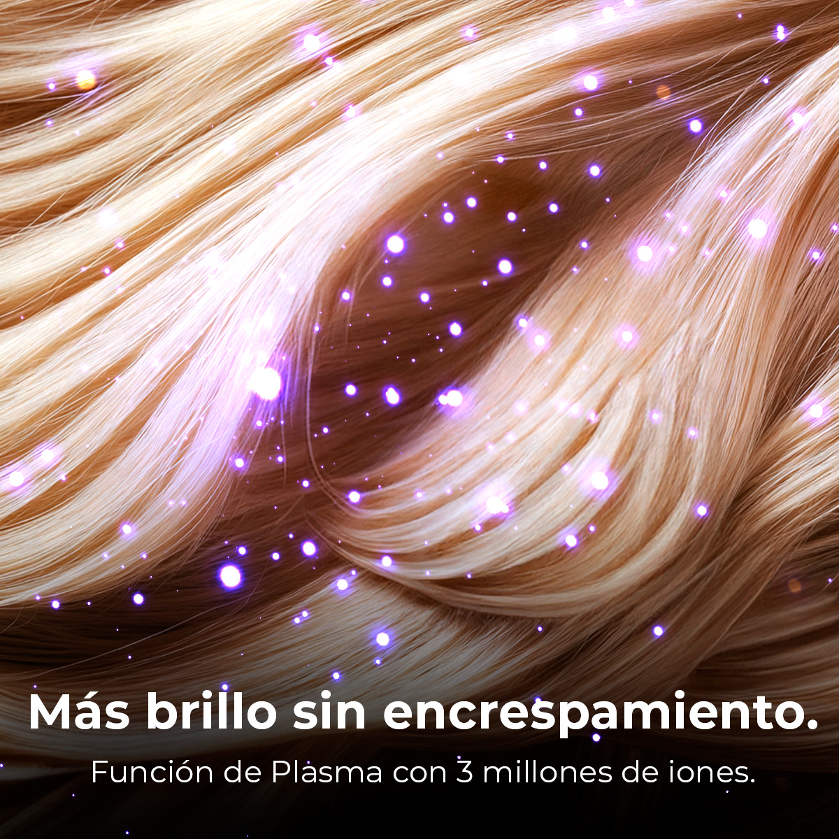 Primer plano de cabello rubio con partículas moradas, texto abajo.