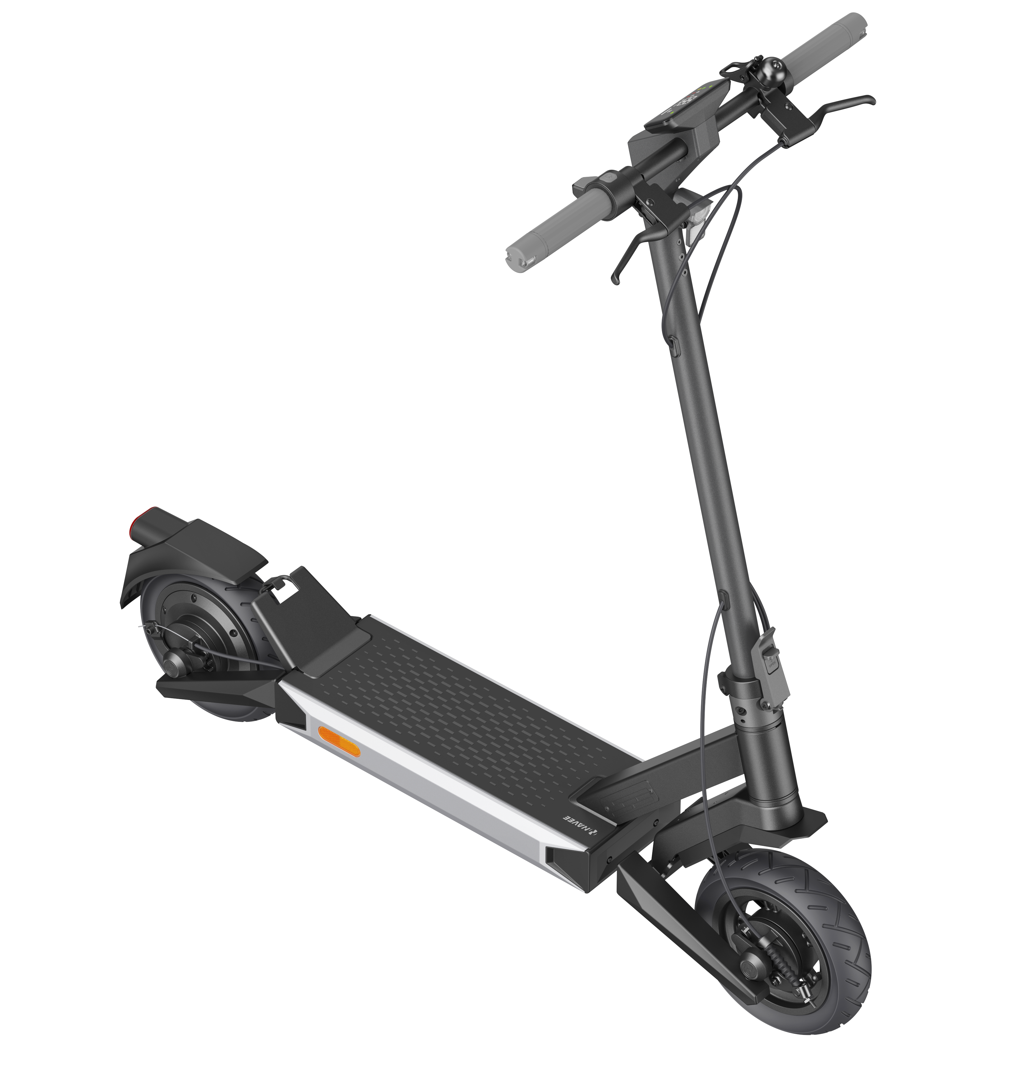 Fekete elektromos robogó, szögből, fekete-ezüst részletek, fekete háttér.