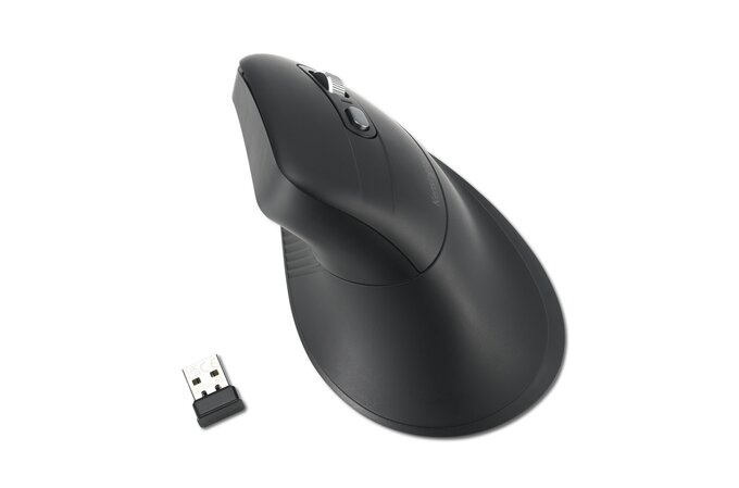 Fekete ergonomikus egér és vezeték nélküli USB vevője, fehér felületen.