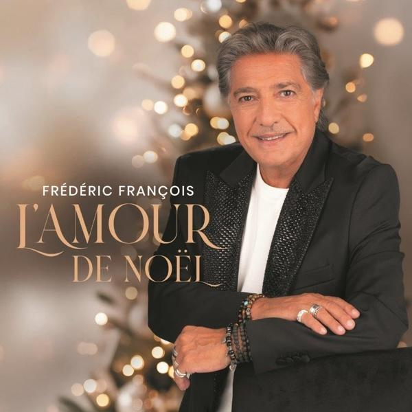 Pochette de l'album : 'L'amour de Noël' de Frédéric François. Homme en veste noire, lumières de Noël en arrière-plan.