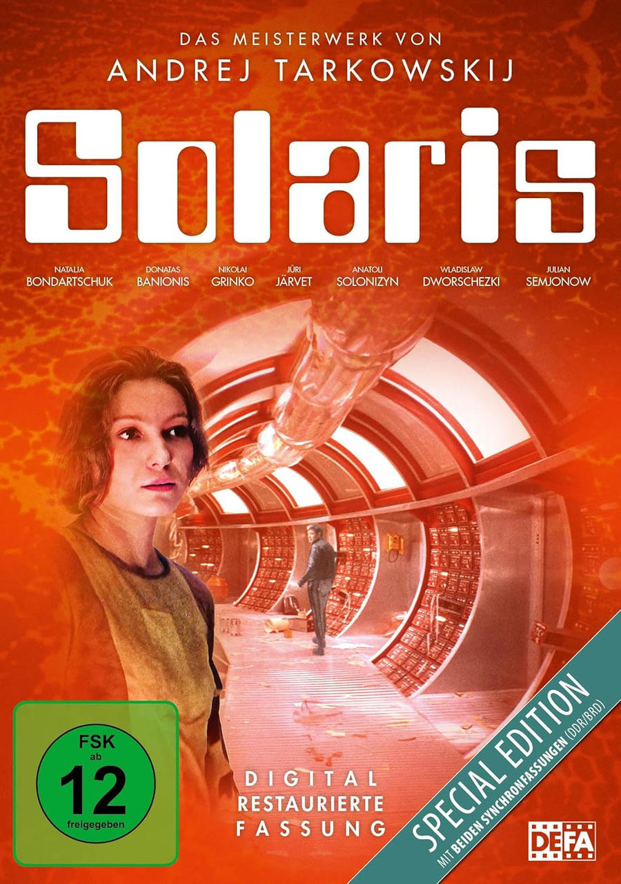 DVD-Cover für den Film Solaris. Zeigt eine Frau in einem Flur und Text oben. Dunkle Farben.