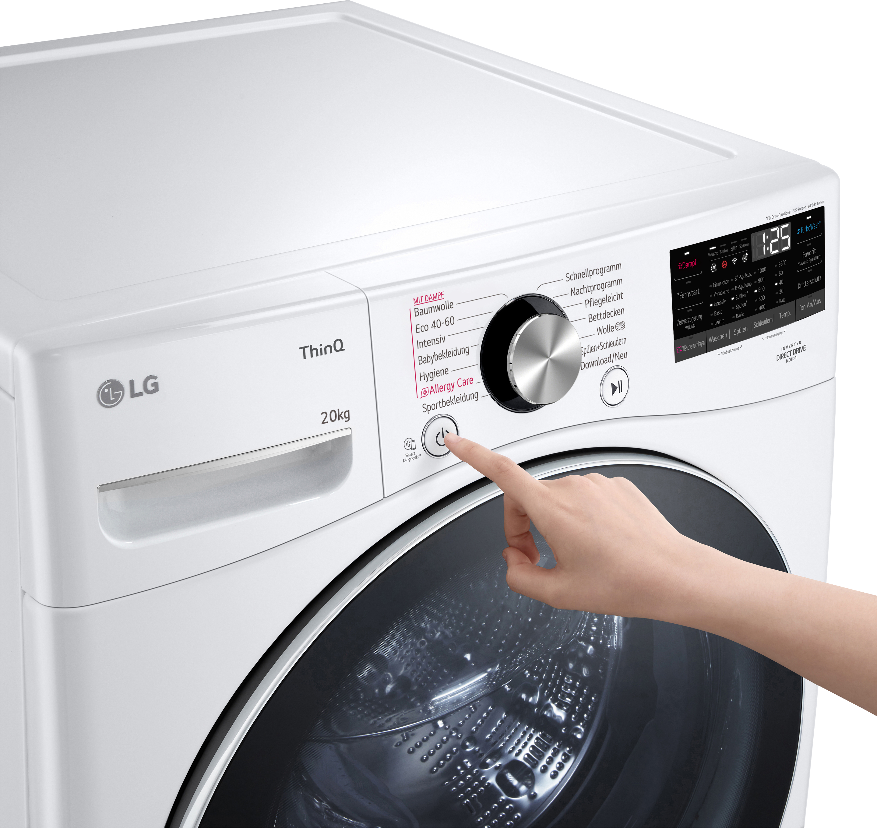 Die Hand einer Person drückt die Ein-/Aus-Taste an einer weißen LG Waschmaschine.