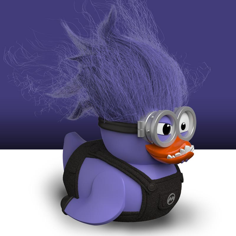 Eine lila Ente mit Minion-Brille und schwarzem Overall. Weißer und blauer Hintergrund.
