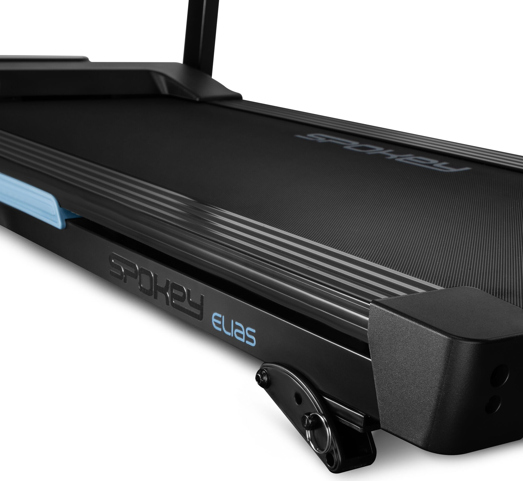 Szczegół czarnej bieżni. Model Spokey Elias ma niebieskie akcenty.