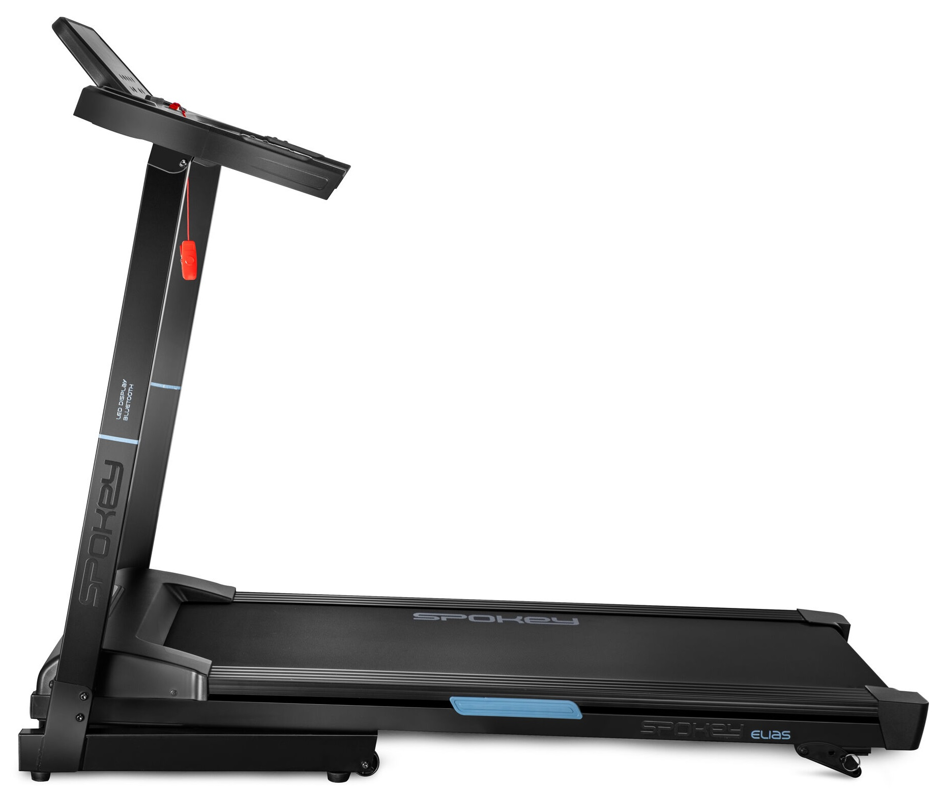 Czarna bieżnia z wyświetlaczem i czerwonym kluczem bezpieczeństwa. Białe tło.