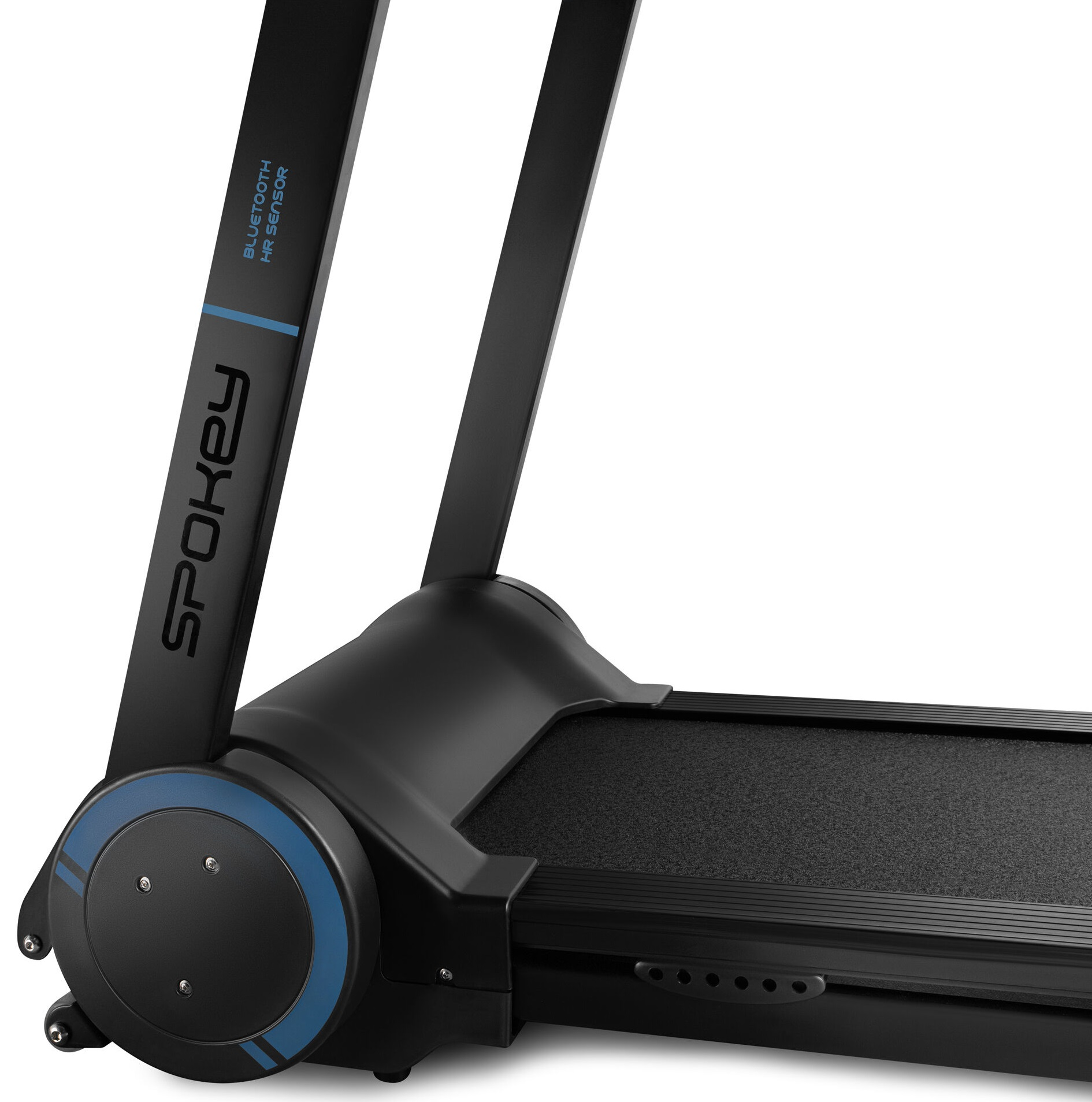 Czarna bieżnia z logo Spokey. Niebieskie akcenty z czujnikiem HR Bluetooth.