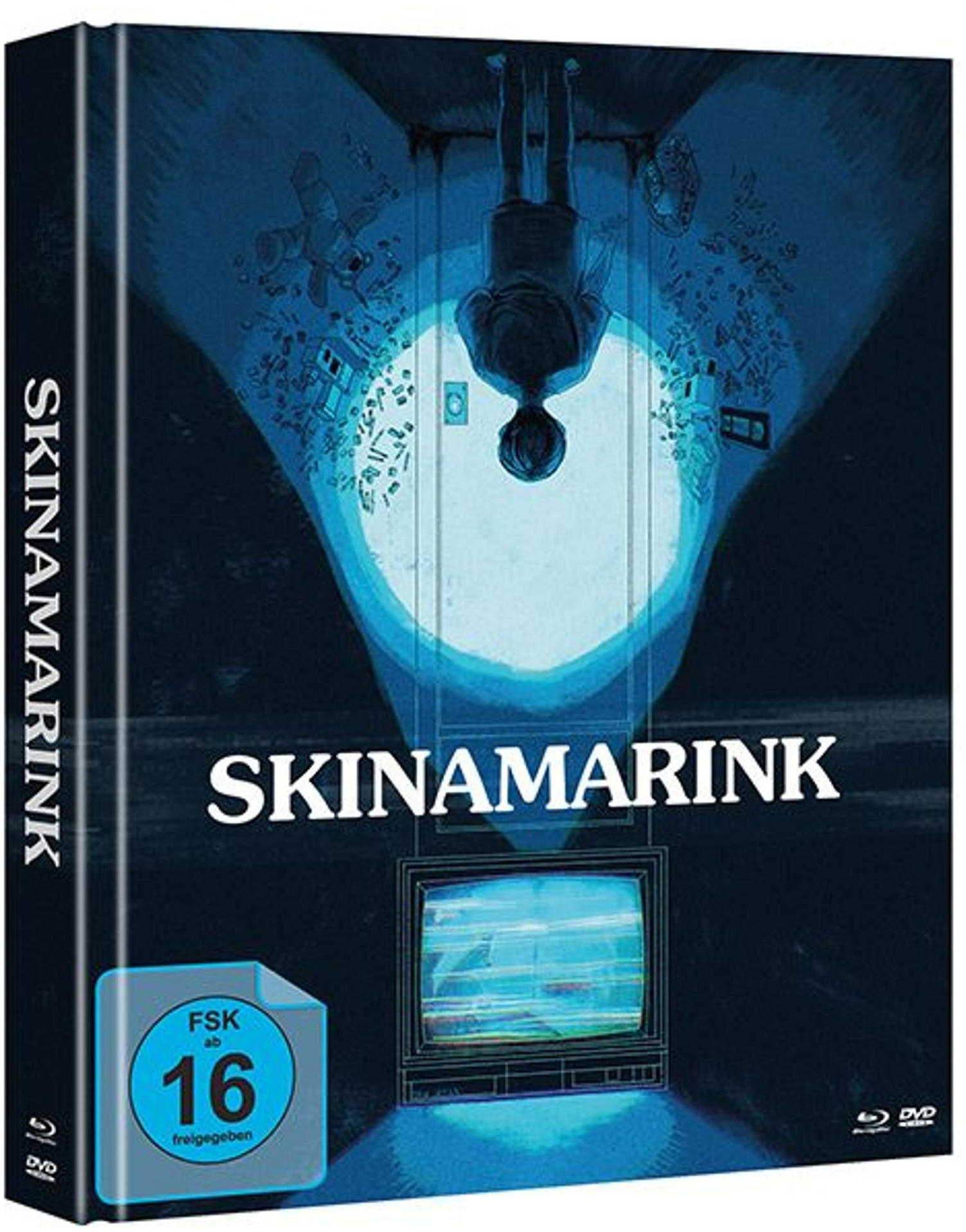 Eine DVD-Hülle mit dem Titel 'Skinamarink', die eine Person in einer dunklen, surrealen Umgebung zeigt.