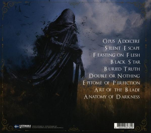 Albumcover mit einer vermummten Figur, dunklem Hintergrund und Titelliste. Rückseite.
