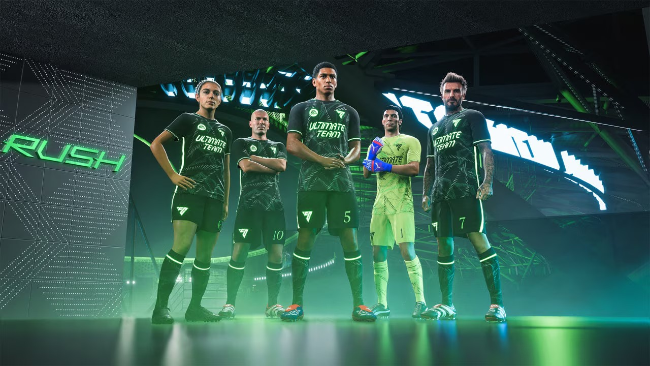 Jugadores de fútbol con uniformes negros y verdes. La palabra "RUSH" está arriba a la izquierda.