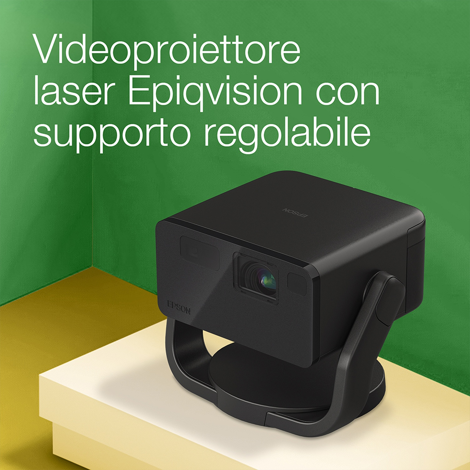 Proiettore nero con supporto, su sfondo verde, con testo in italiano.