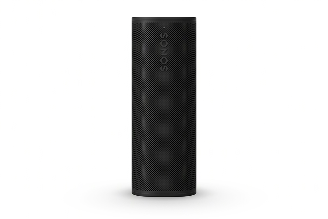 Fekete hengeres hangszóró, Sonos márka, fehér háttérben. Perforált felület.