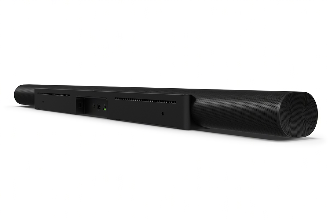 Fekete soundbar lekerekített végekkel, hátulján portokkal, fehér háttéren.