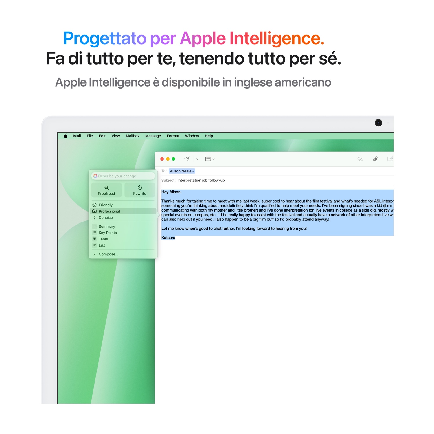 Schermata dell'interfaccia Apple Intelligence su un laptop, mostra una bozza di email.