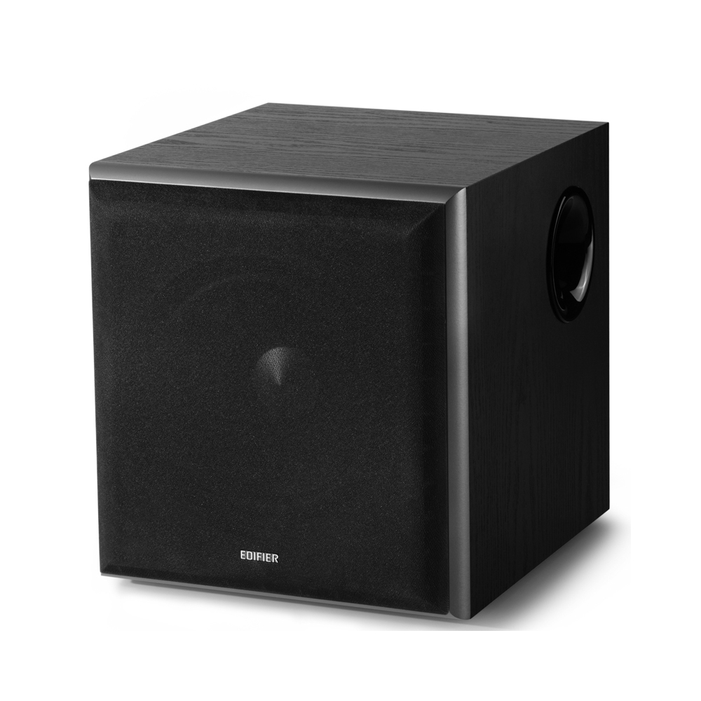 Schwarzer Subwoofer-Lautsprecher mit Mesh-Front und rundem Port auf der rechten Seite, auf Weiß.