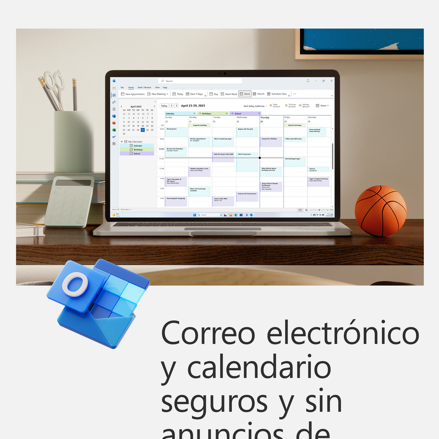 Laptop mostrando un calendario con iconos de correo electrónico en primer plano.