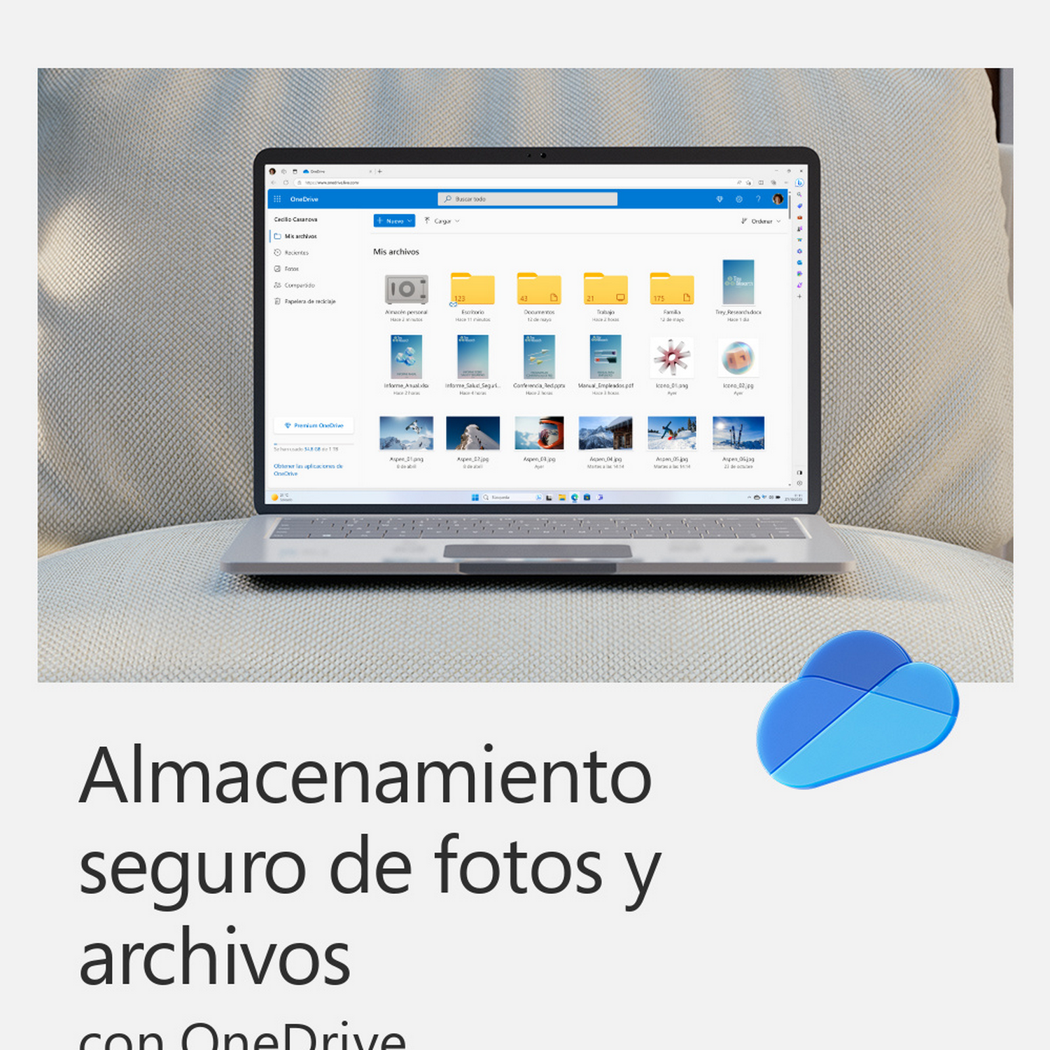 Un portátil sobre un cojín blanco con un logo de nube y texto en español sobre almacenamiento.